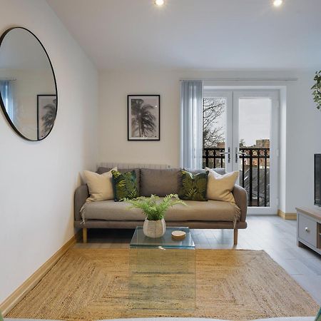 Large, Newly Renovated, Three Bedroom Town Centre Split Level Apartment With Free Parking, Sleeps Seven - Walking Distance To Beach Bournemouth Luaran gambar