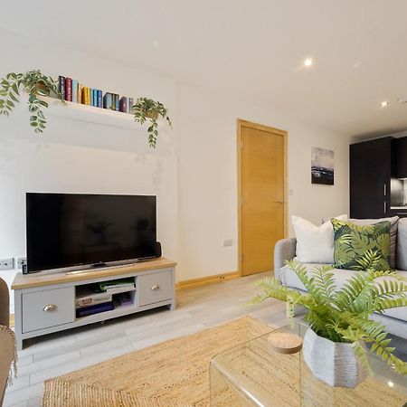 Large, Newly Renovated, Three Bedroom Town Centre Split Level Apartment With Free Parking, Sleeps Seven - Walking Distance To Beach Bournemouth Luaran gambar