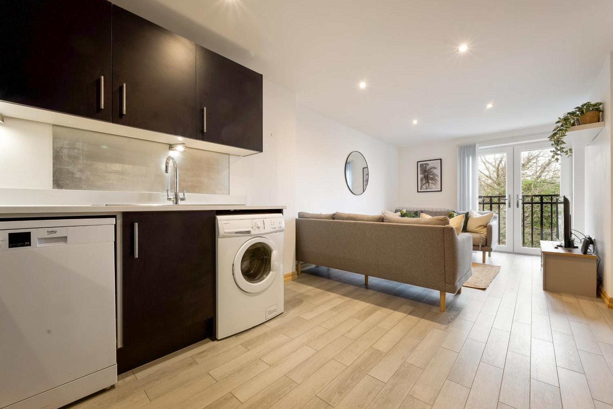 Large, Newly Renovated, Three Bedroom Town Centre Split Level Apartment With Free Parking, Sleeps Seven - Walking Distance To Beach Bournemouth Luaran gambar