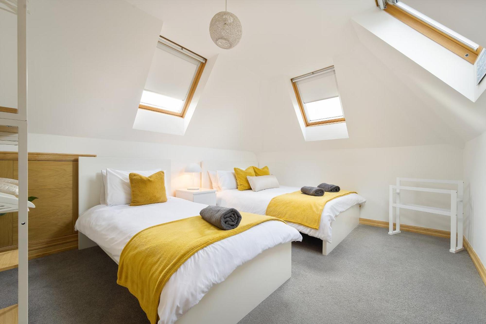 Large, Newly Renovated, Three Bedroom Town Centre Split Level Apartment With Free Parking, Sleeps Seven - Walking Distance To Beach Bournemouth Luaran gambar