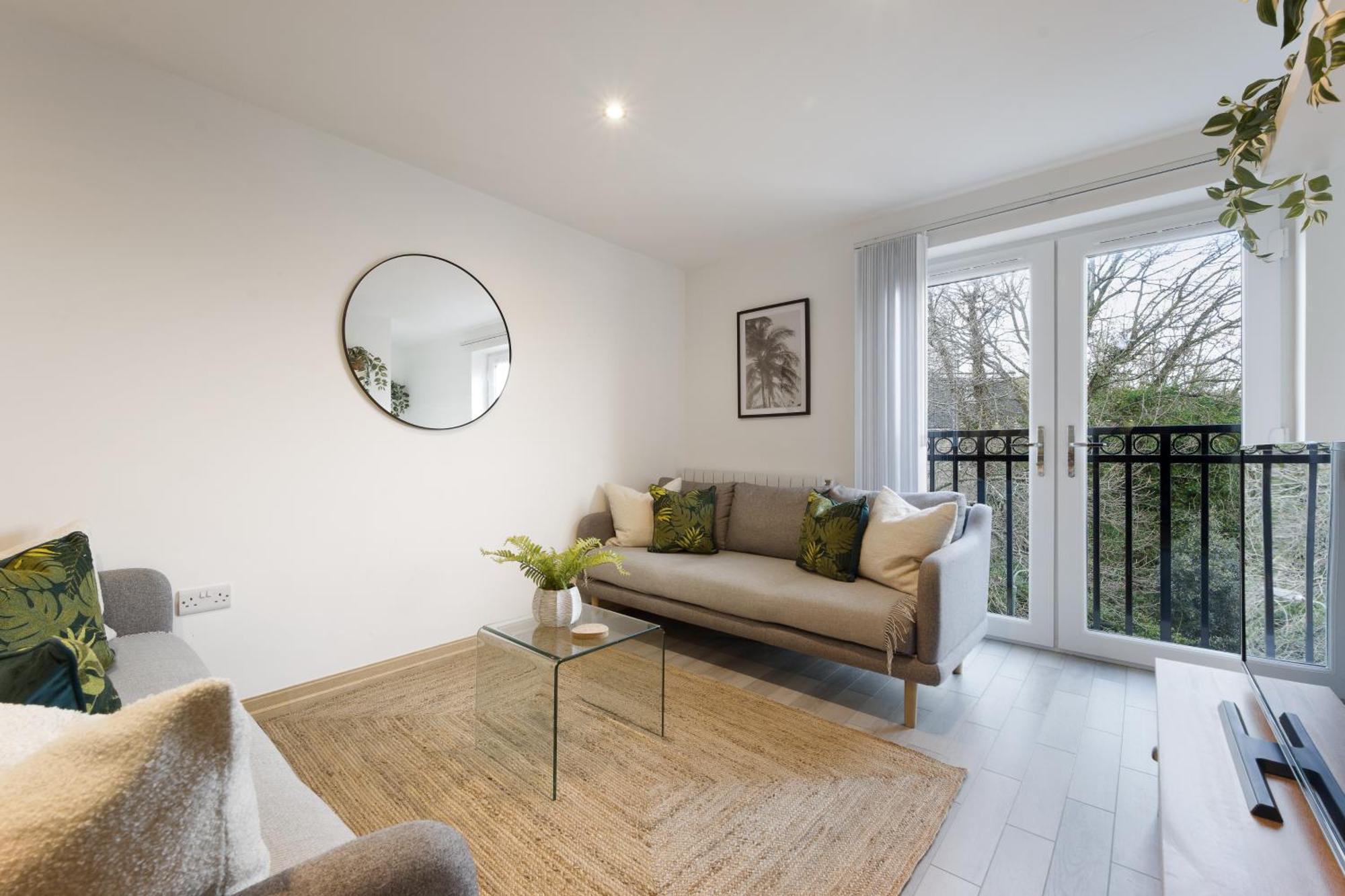 Large, Newly Renovated, Three Bedroom Town Centre Split Level Apartment With Free Parking, Sleeps Seven - Walking Distance To Beach Bournemouth Luaran gambar