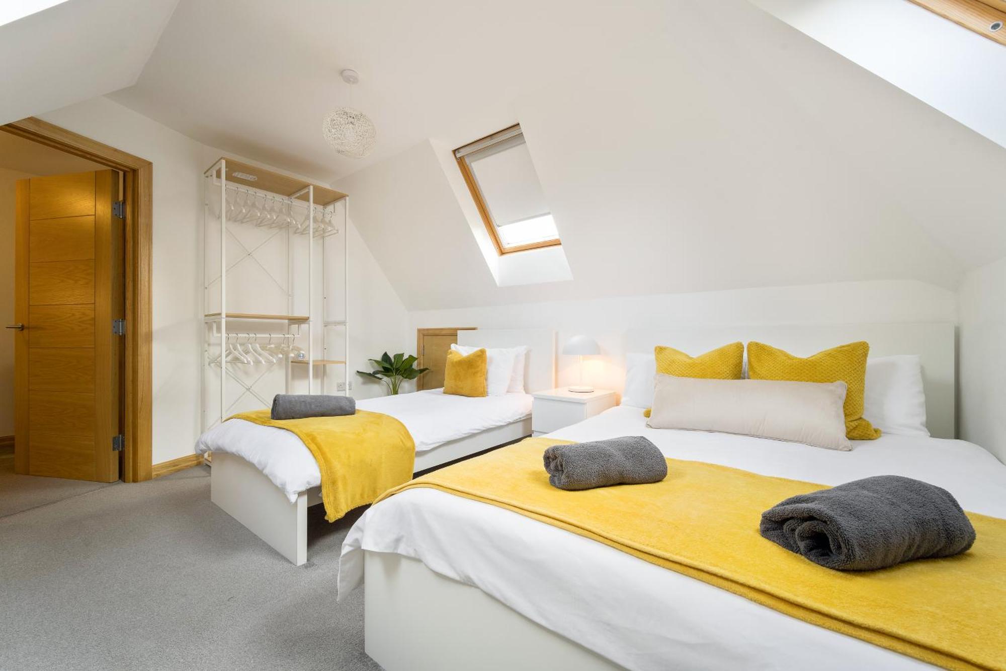 Large, Newly Renovated, Three Bedroom Town Centre Split Level Apartment With Free Parking, Sleeps Seven - Walking Distance To Beach Bournemouth Luaran gambar