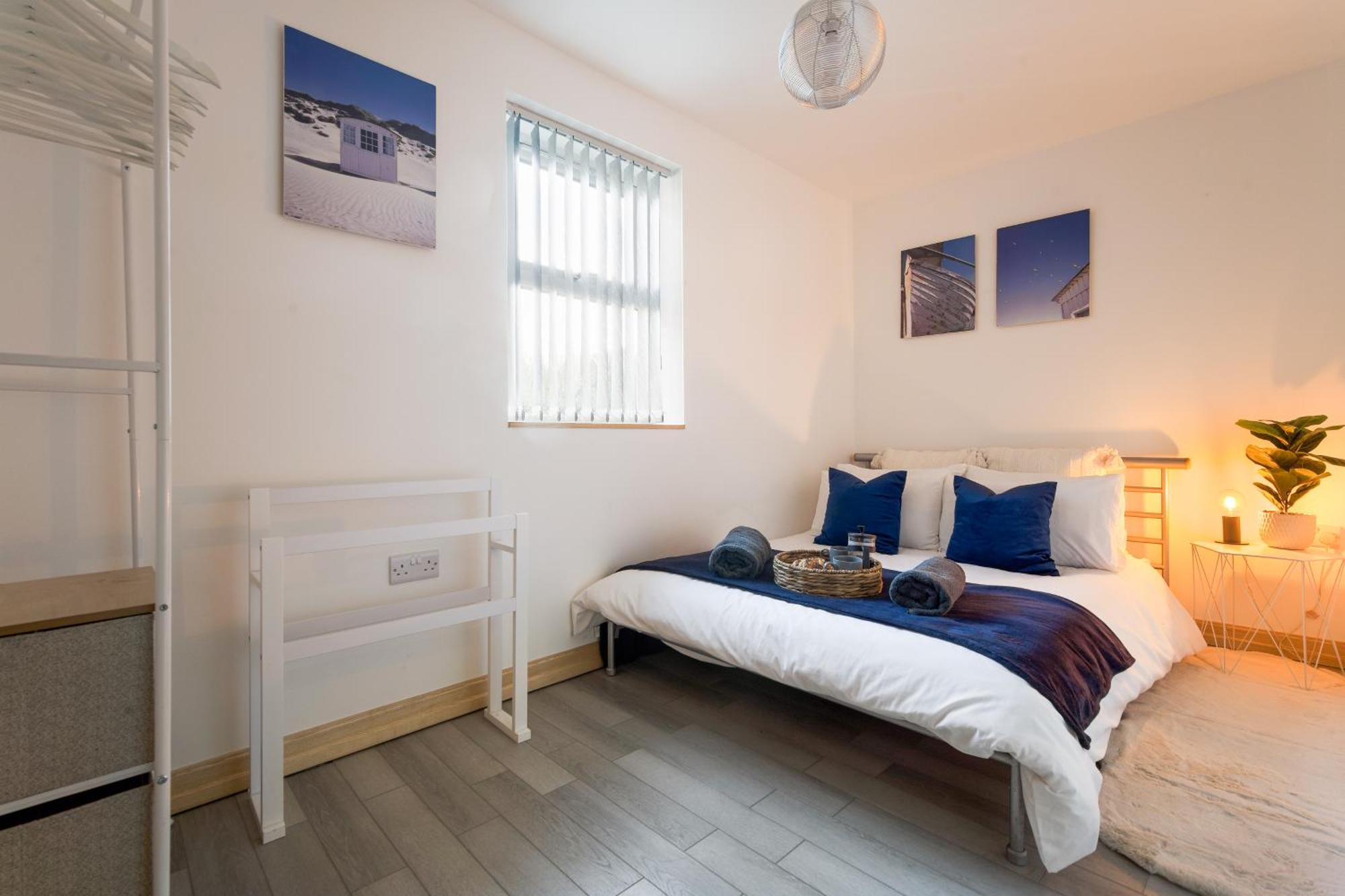 Large, Newly Renovated, Three Bedroom Town Centre Split Level Apartment With Free Parking, Sleeps Seven - Walking Distance To Beach Bournemouth Luaran gambar