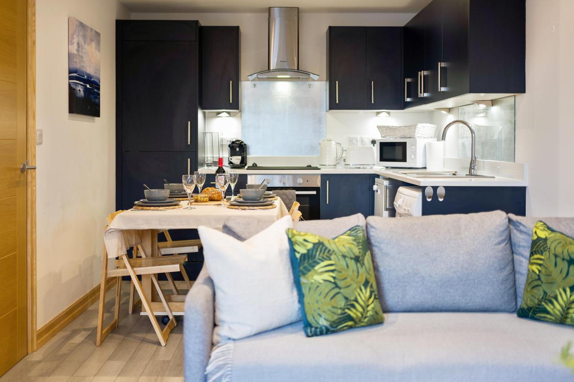 Large, Newly Renovated, Three Bedroom Town Centre Split Level Apartment With Free Parking, Sleeps Seven - Walking Distance To Beach Bournemouth Luaran gambar
