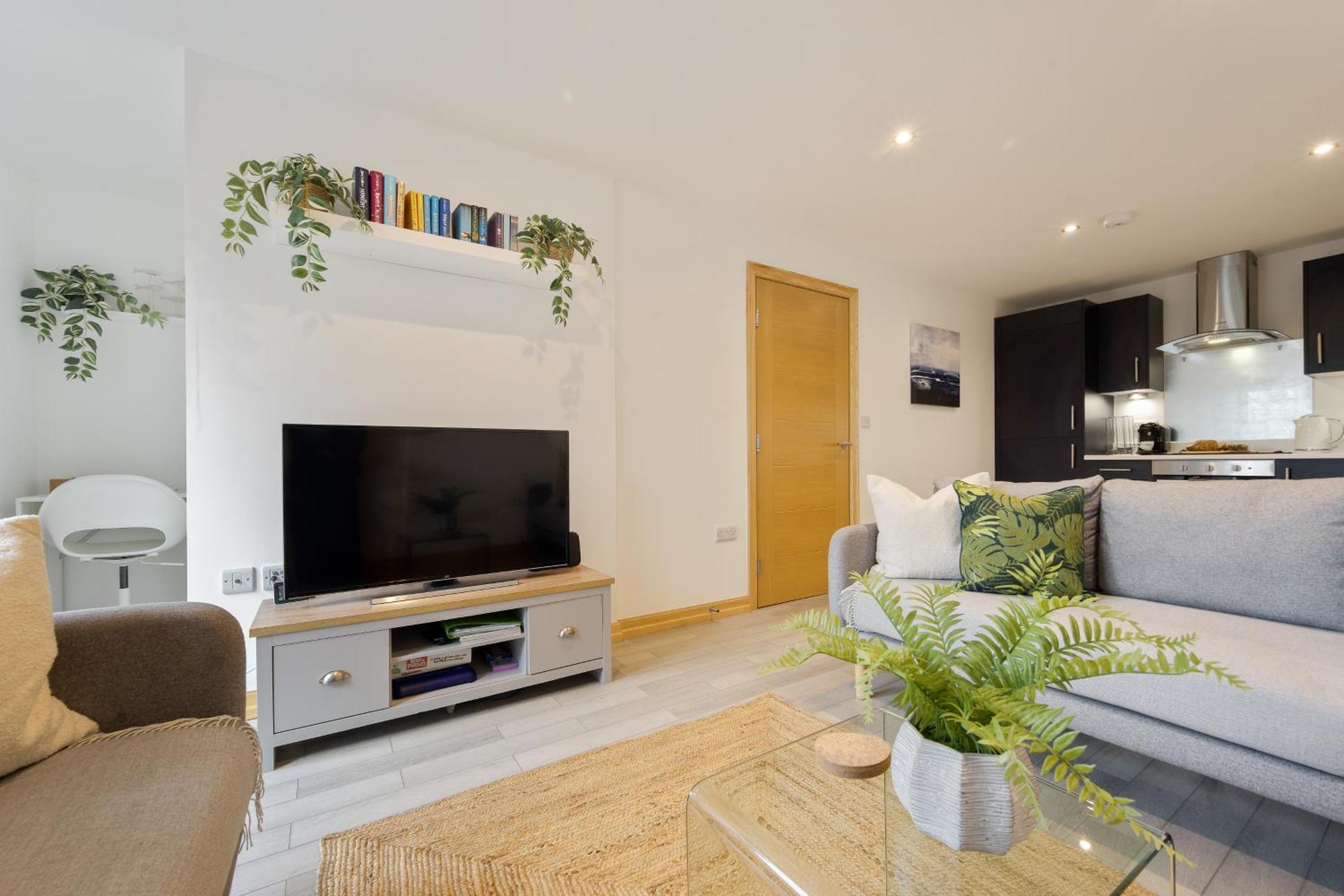 Large, Newly Renovated, Three Bedroom Town Centre Split Level Apartment With Free Parking, Sleeps Seven - Walking Distance To Beach Bournemouth Luaran gambar